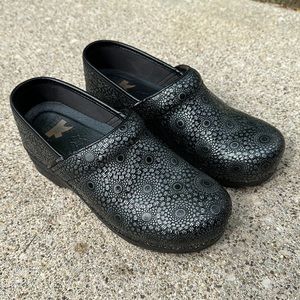 Dansko Work Clogs Size 9